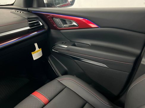 New 2026 Chevrolet Traverse RS w/ LPO, Floor Liner Package AWD/4WD image 11