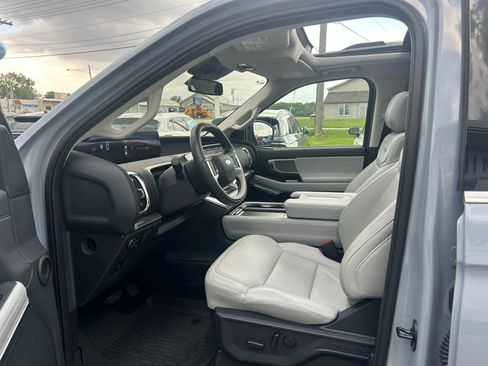 Used 2025 Ford Expedition Max Platinum AWD/4WD image 10