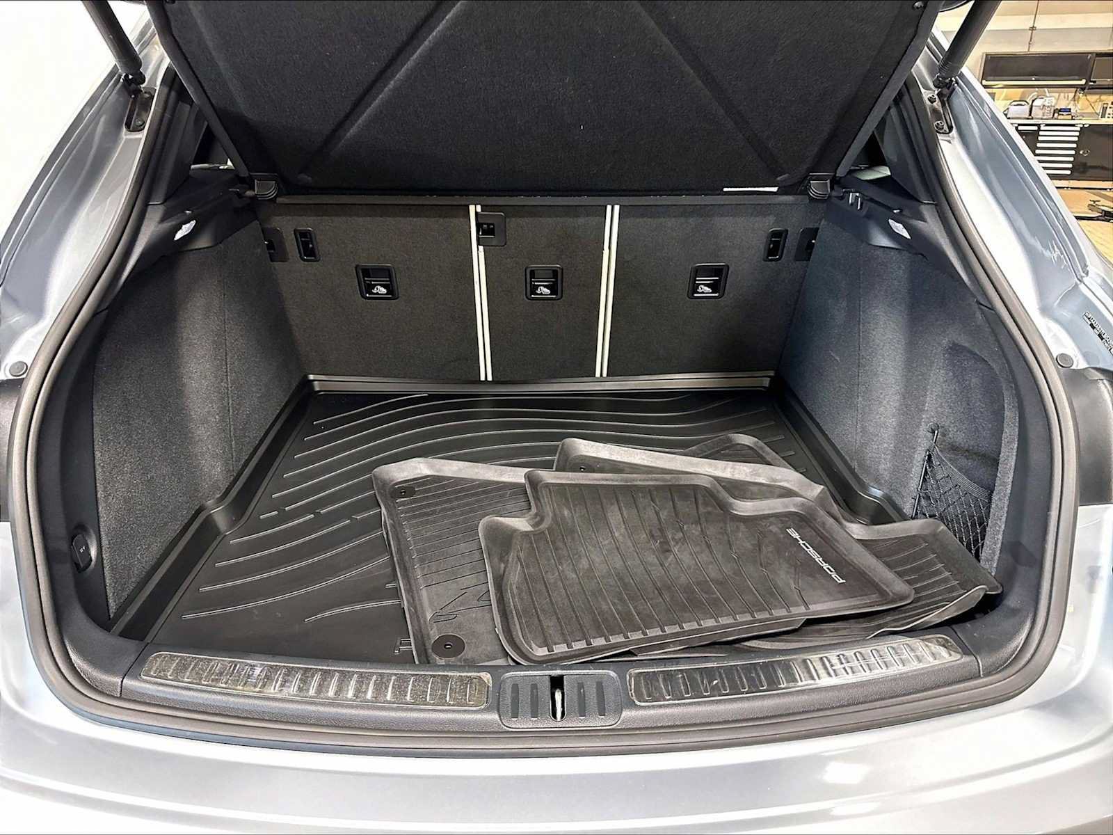 Used 2026 Porsche Macan AWD/4WD image 40