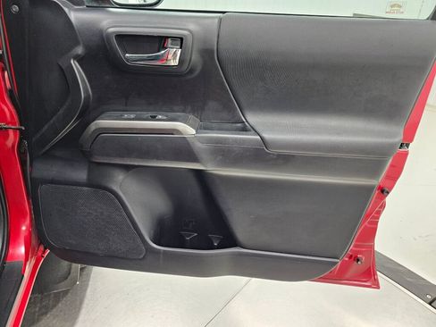 Used 2021 Toyota Tacoma TRD Sport AWD/4WD image 29