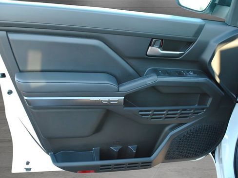 New 2025 Toyota Tacoma TRD Off-Road AWD/4WD image 4
