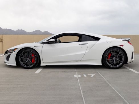 Used 2017 Acura NSX image 4