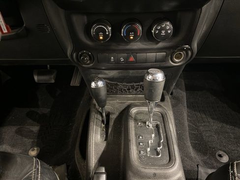 Used 2015 Jeep Wrangler Unlimited Sport image 14