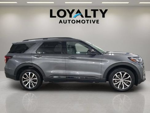 Used 2025 Ford Explorer ST-Line AWD/4WD image 6
