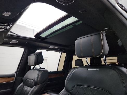 Used 2022 Jeep Grand Wagoneer Series III image 4