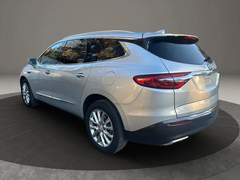 Used 2019 Buick Enclave Essence image 3