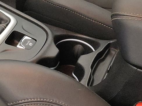 Used 2018 Jeep Cherokee Latitude Plus image 26