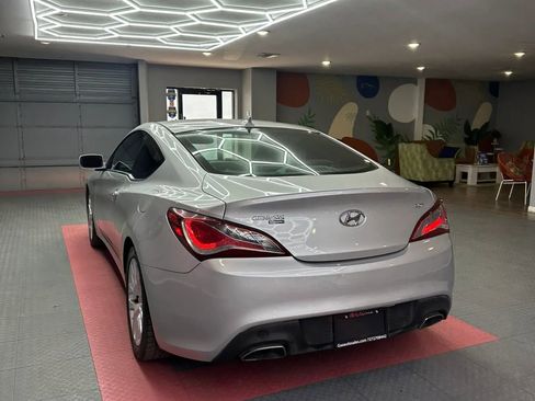Used 2014 Hyundai Genesis 2.0T RWD image 4
