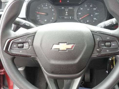 Used 2024 Chevrolet Trax LS w/ LS Convenience Package FWD image 27