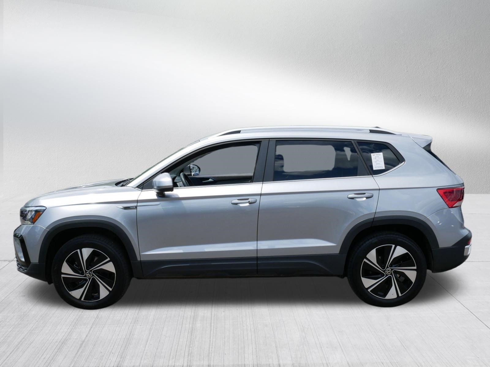 Used 2023 Volkswagen Taos SE w/ Panoramic Sunroof Package AWD/4WD image 4