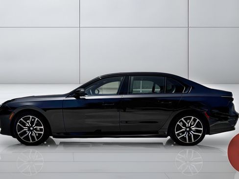 Used 2025 BMW i7 xDrive60 AWD/4WD image 3