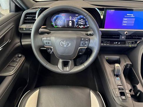 Used 2023 Toyota Crown AWD/4WD image 15