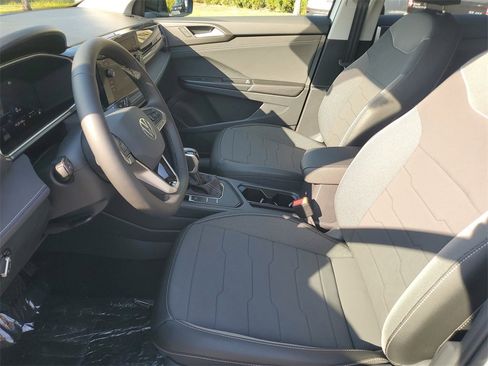 New 2026 Volkswagen Taos SE image 20
