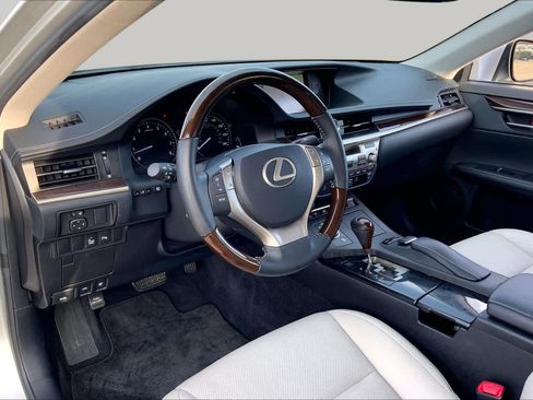 Used 2013 Lexus ES 350 w/ Luxury Pkg FWD image 17