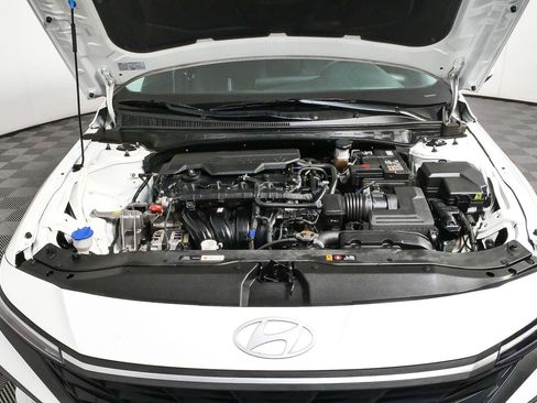 Used 2024 Hyundai Elantra SEL FWD image 32
