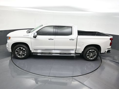 Used 2024 Chevrolet Silverado 1500 High Country AWD/4WD image 17