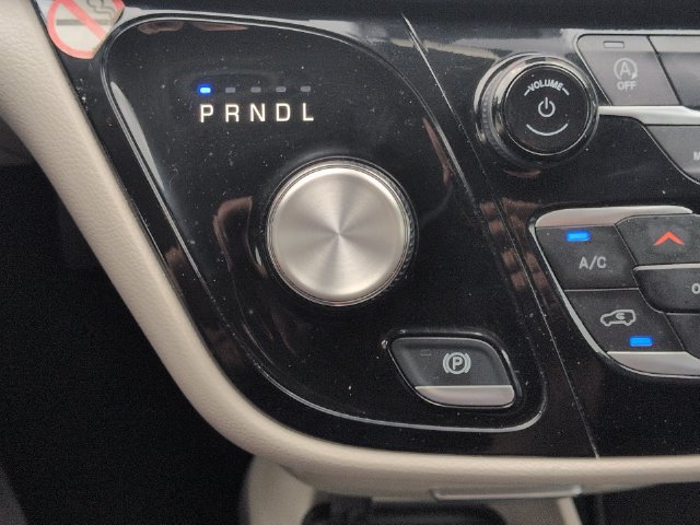 Used 2024 Chrysler Pacifica Touring-L FWD image 18