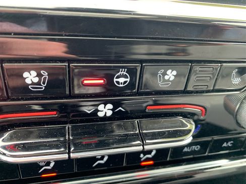 Used 2022 Jeep Grand Cherokee L Overland w/ Advanced Protech Group III image 38