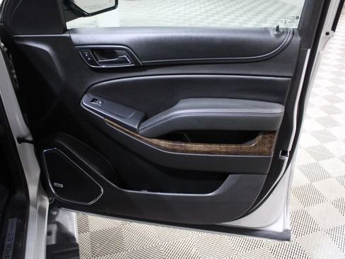 Used 2018 Chevrolet Tahoe LT w/ LT Signature Package image 28