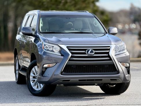 Used 2016 Lexus GX 460 w/ Premium Package image 3