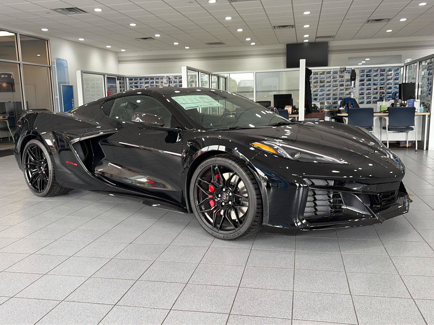 Used 2025 Chevrolet Corvette Z06 RWD image 3