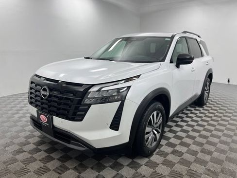 Used 2026 Nissan Pathfinder SL AWD/4WD image 2