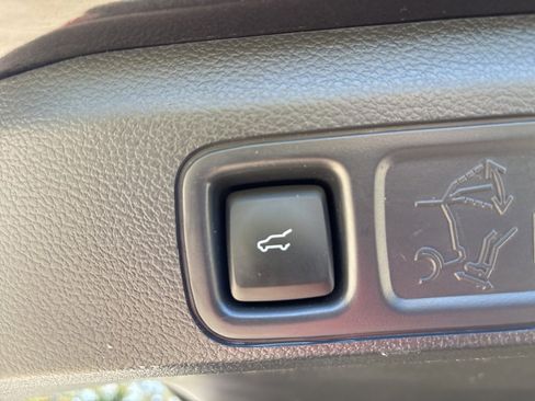 Used 2022 Ford Expedition Limited image 65