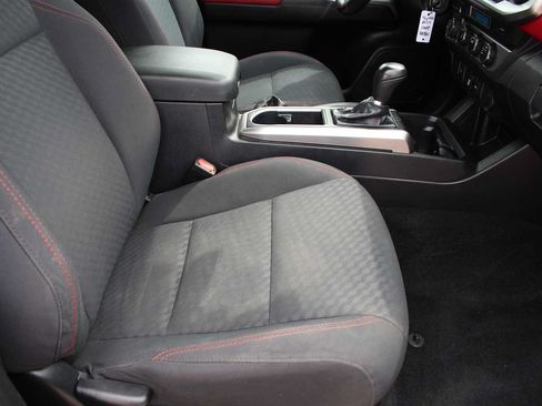 Used 2021 Toyota Tacoma SR5 AWD/4WD image 21