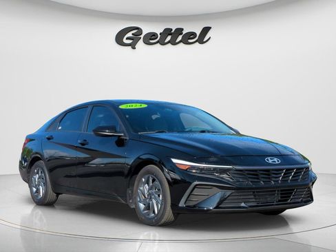 Certified 2024 Hyundai Elantra SEL FWD image 2
