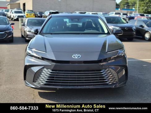 Used 2025 Toyota Camry XLE image 8