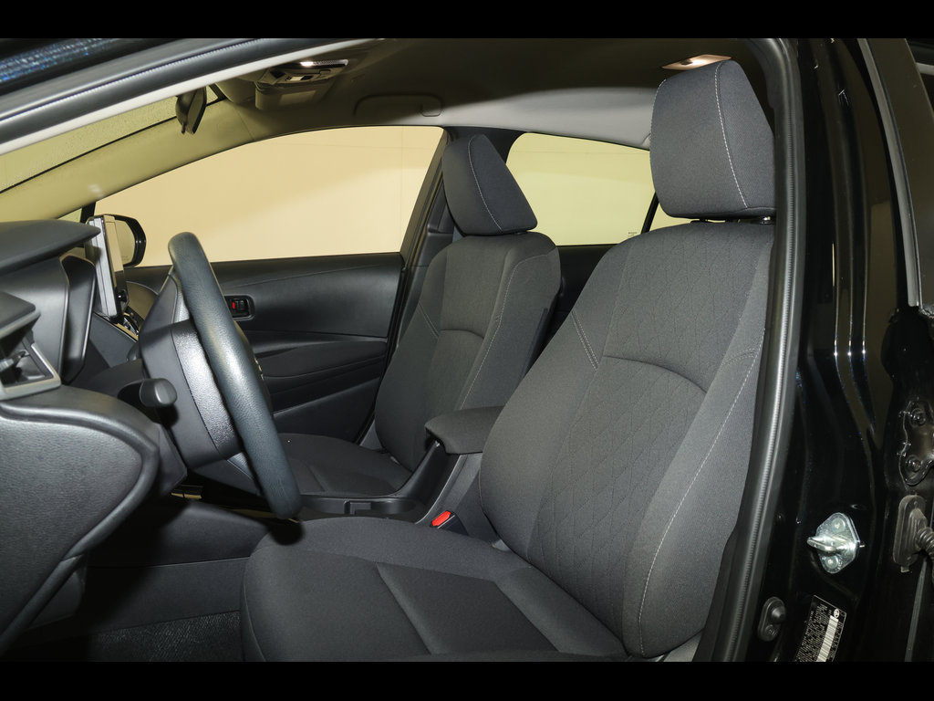 Used 2025 Toyota Corolla LE FWD image 12