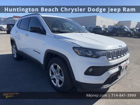 Used 2023 Jeep Compass Latitude image 3