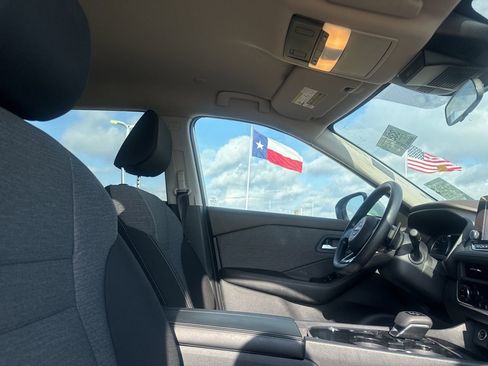 Certified 2023 Nissan Rogue SV FWD image 27