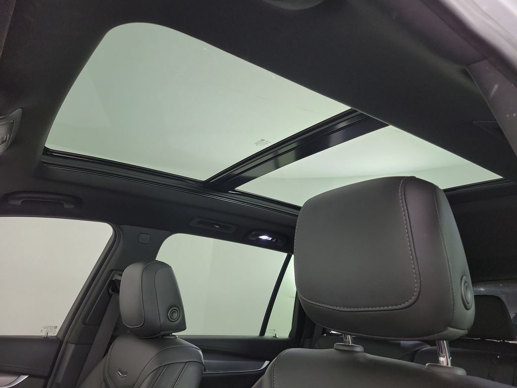 Certified 2023 Cadillac XT6 Luxury FWD image 18