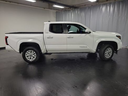 Used 2025 Toyota Tacoma SR5 RWD image 10