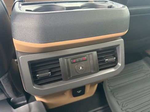 Used 2025 Ford F250 Lariat w/ Chrome Package image 24