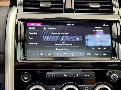 Used 2018 Land Rover Discovery HSE AWD/4WD image 19