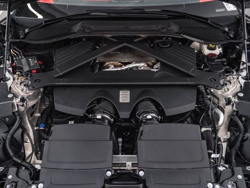Used 2025 Aston Martin V8 Vantage Coupe RWD image 33