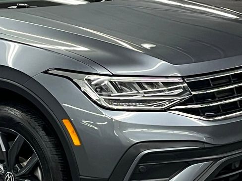 Used 2023 Volkswagen Tiguan SE w/ Panoramic Sunroof Package image 41