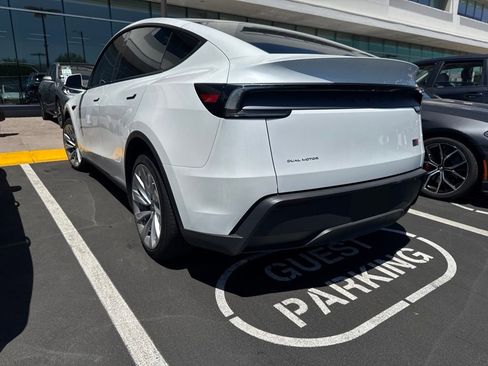 Used 2026 Tesla Model Y AWD image 3