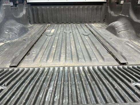 Used 2016 Nissan Titan SL AWD/4WD image 13