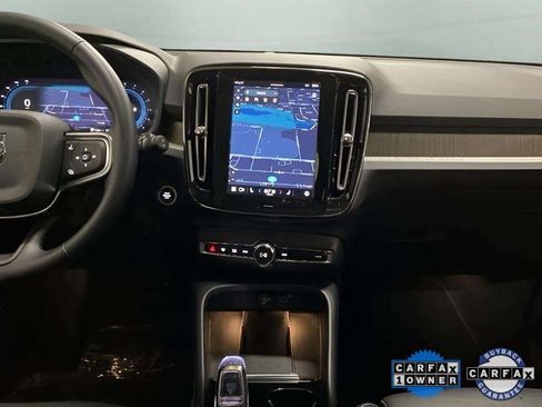 Used 2025 Volvo XC40 B5 Plus image 14