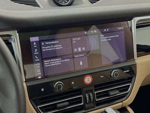 Certified 2025 Porsche Macan image 18