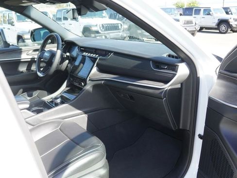 Used 2024 Jeep Grand Cherokee L Limited w/ Luxury Tech Group II image 23