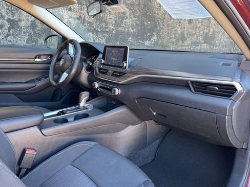 Used 2025 Nissan Altima 2.5 SV image 20