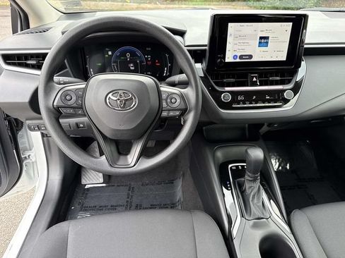 Used 2026 Toyota Corolla LE FWD image 17