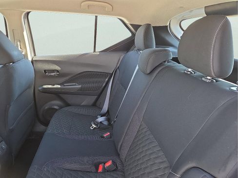 Used 2021 Nissan Kicks SV image 10