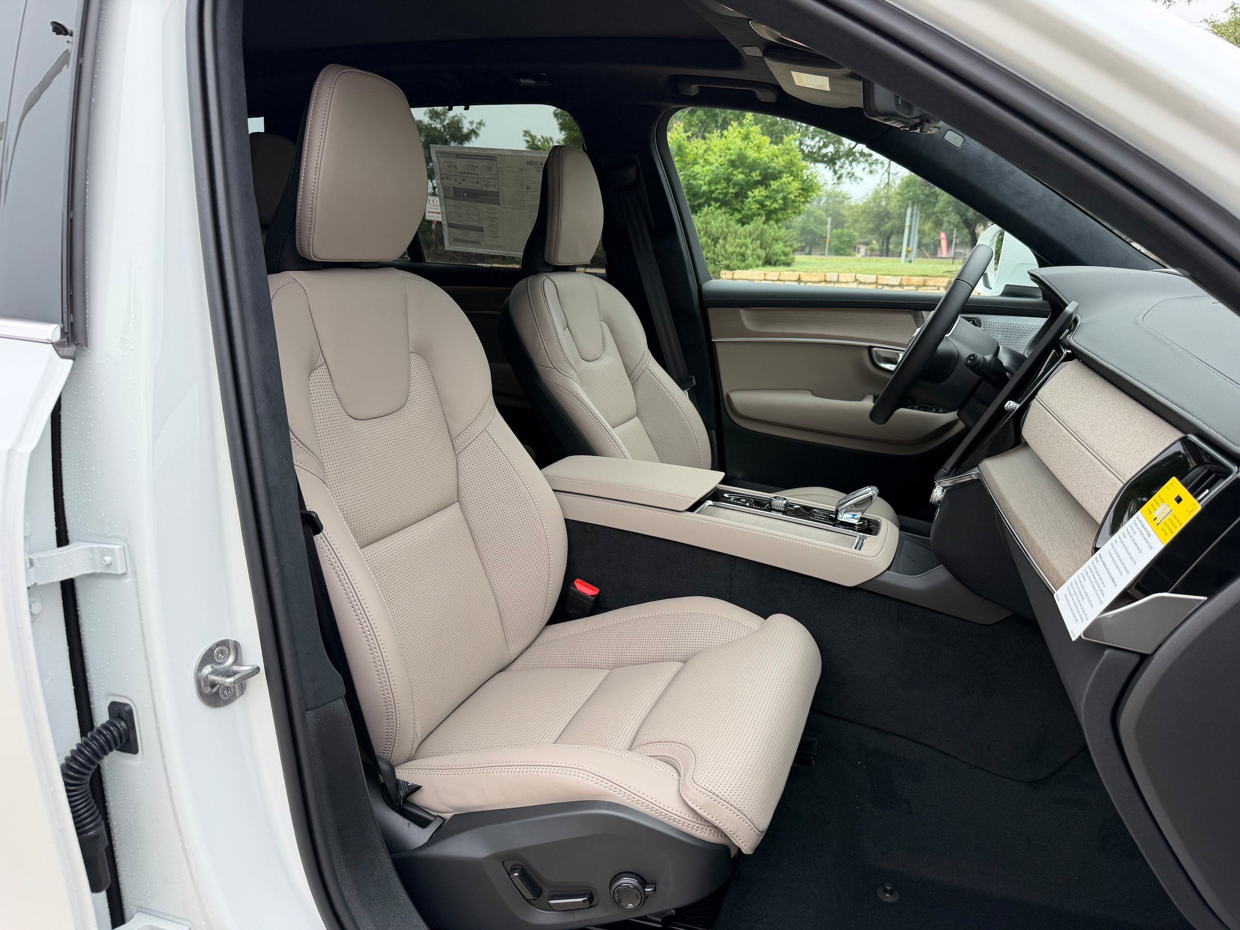 New 2026 Volvo XC90 T8 Ultra w/ Lounge Package AWD/4WD image 8