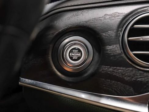 Used 2018 Mercedes-Benz S 560 4MATIC Sedan image 32