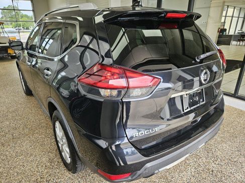 Used 2018 Nissan Rogue SV AWD/4WD image 4